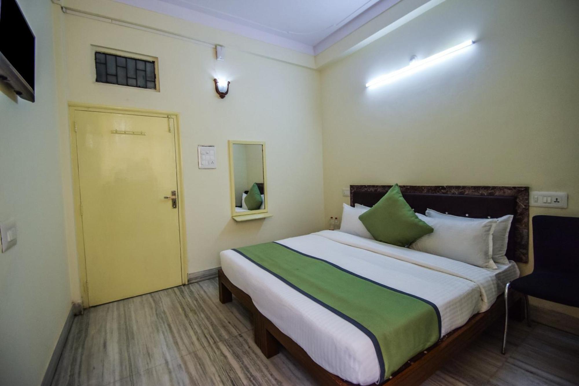 OYO 15212 Hotel Seema Udaipur Buitenkant foto