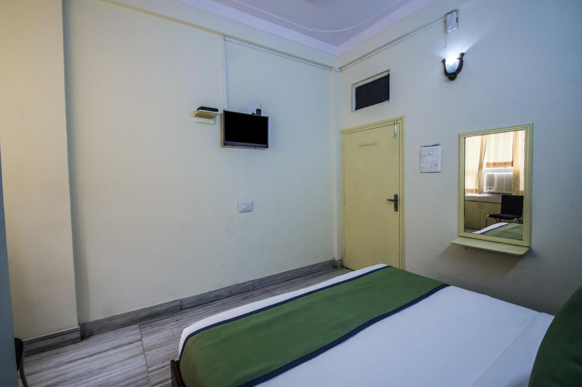 OYO 15212 Hotel Seema Udaipur Buitenkant foto
