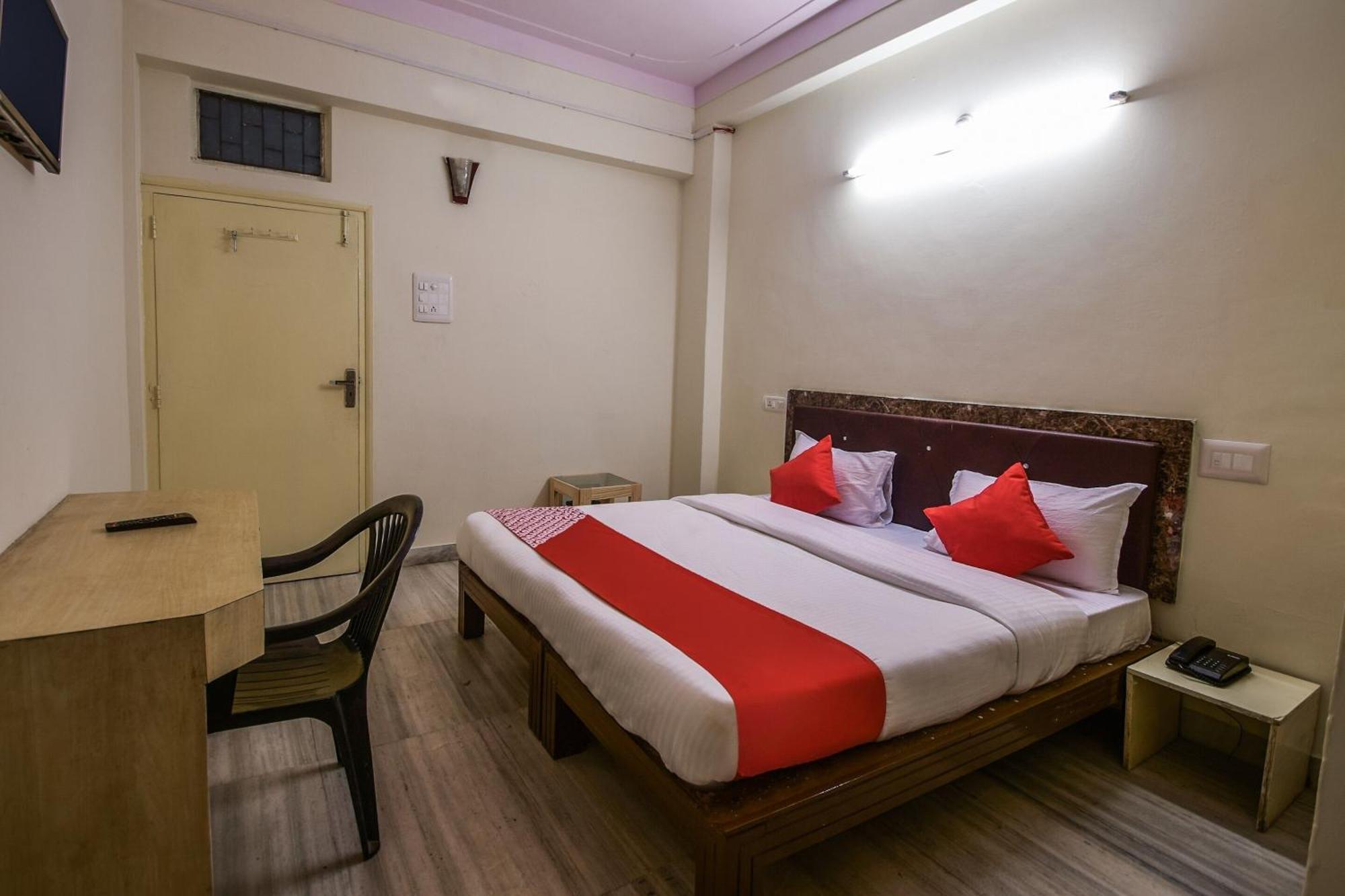 OYO 15212 Hotel Seema Udaipur Buitenkant foto