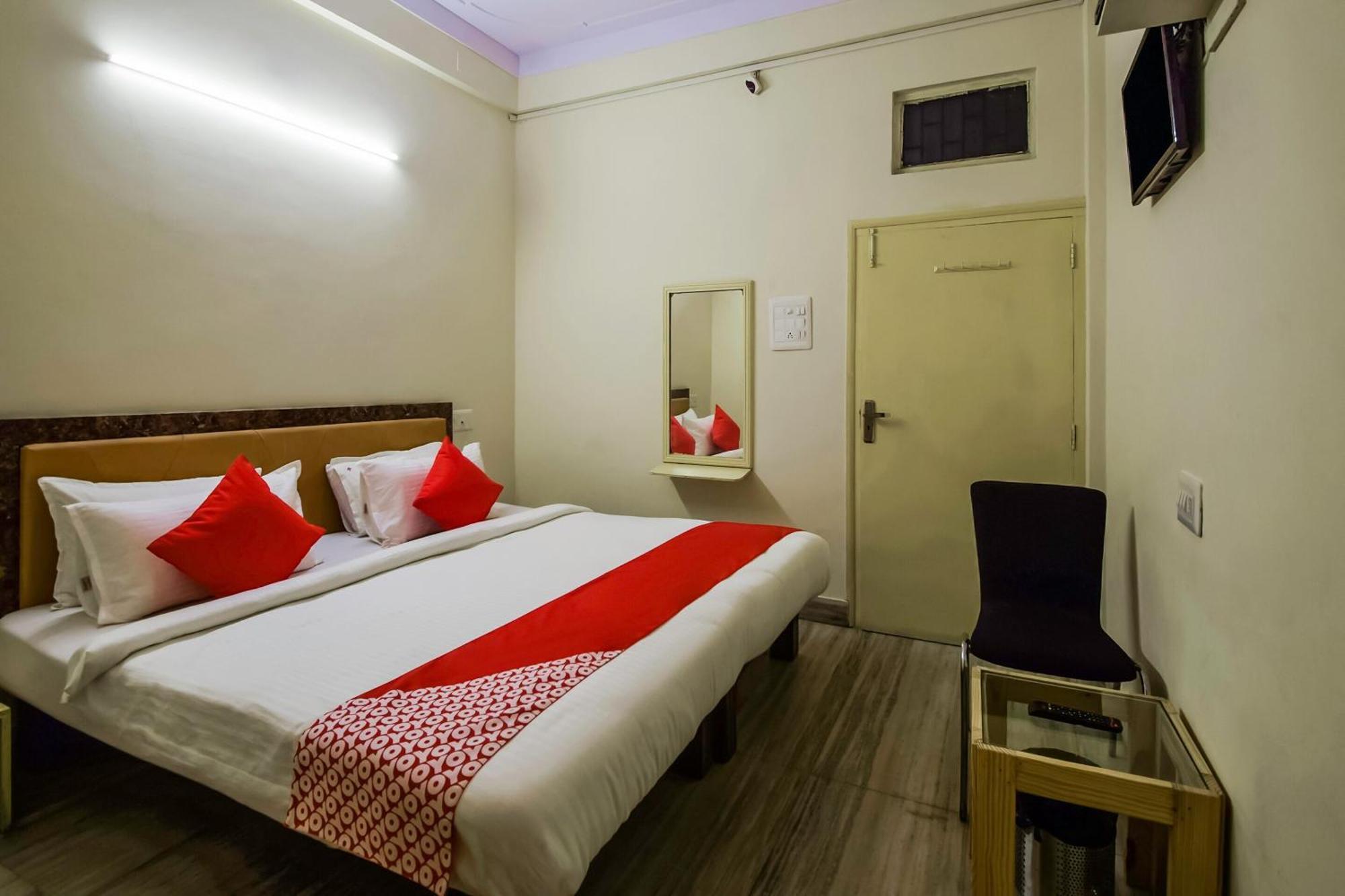 OYO 15212 Hotel Seema Udaipur Buitenkant foto