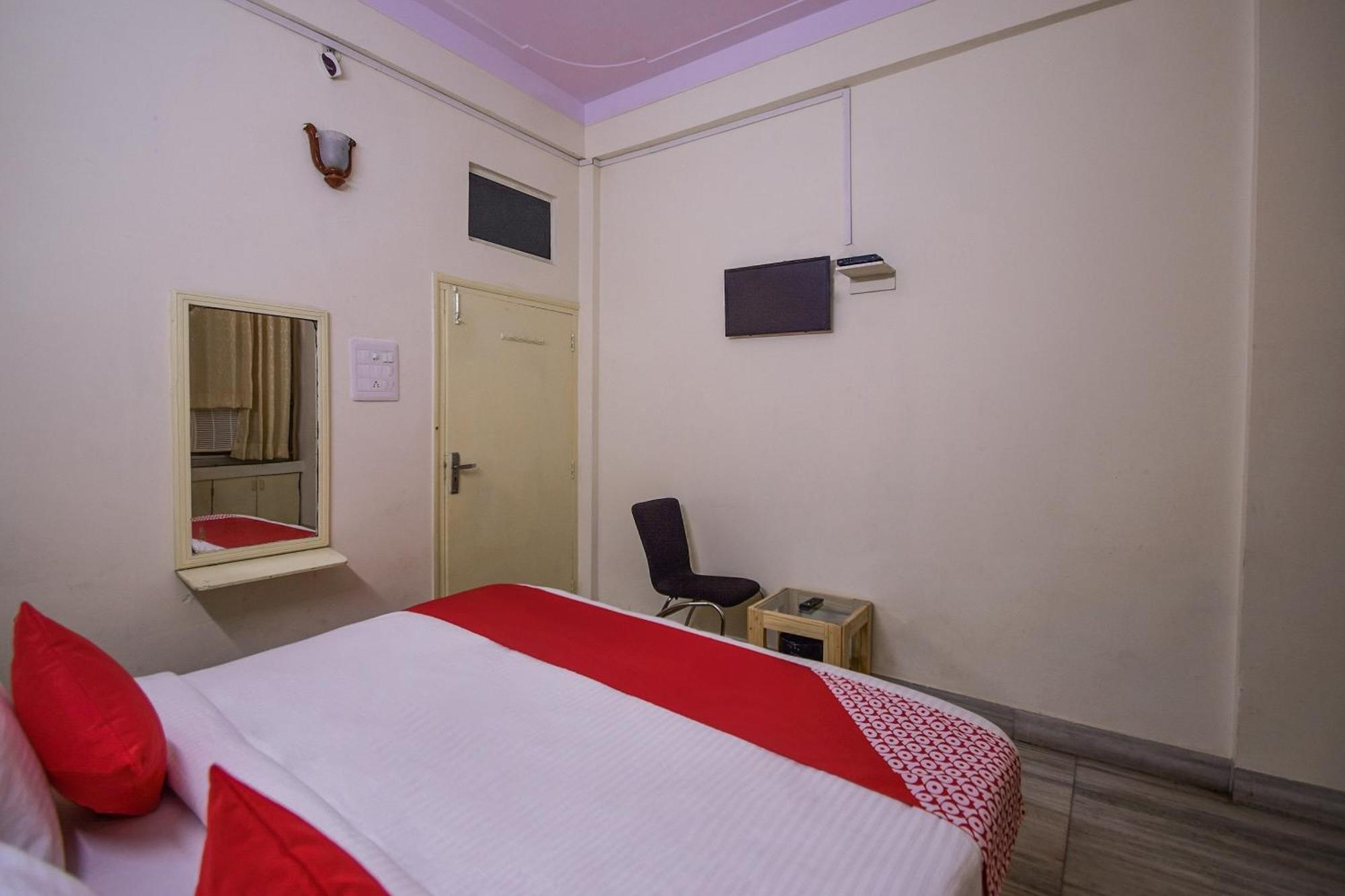 OYO 15212 Hotel Seema Udaipur Buitenkant foto