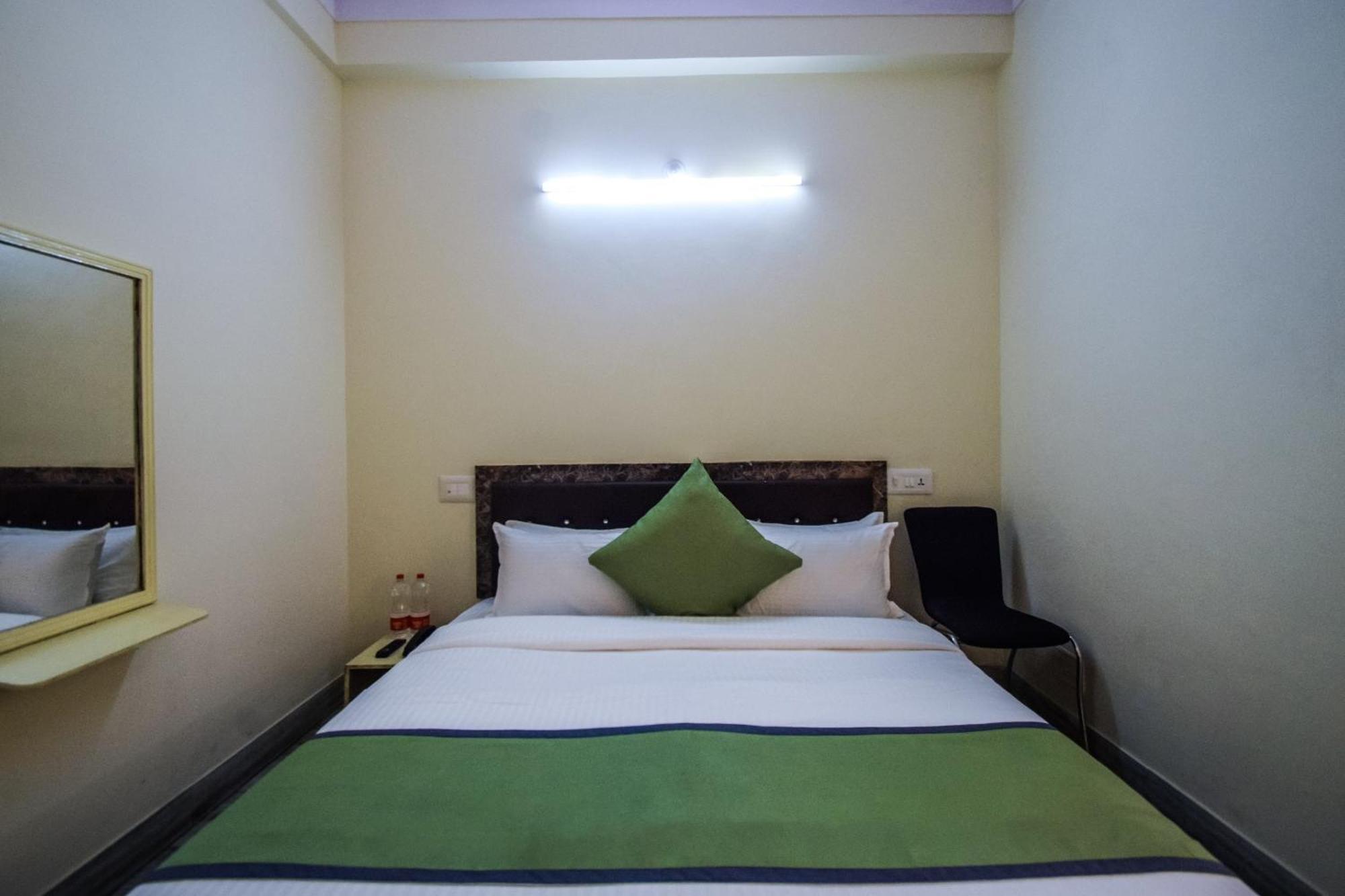 OYO 15212 Hotel Seema Udaipur Buitenkant foto