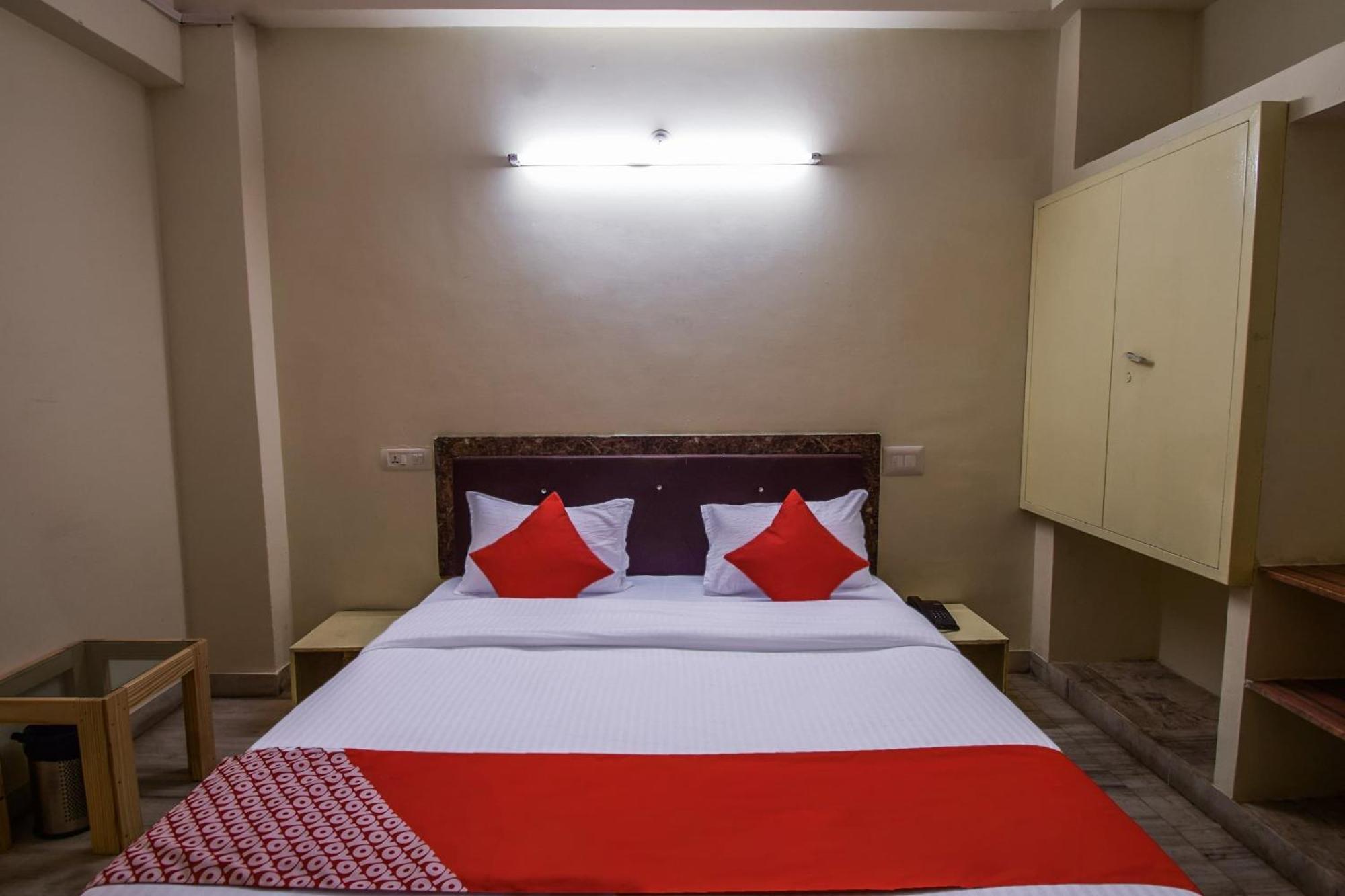 OYO 15212 Hotel Seema Udaipur Buitenkant foto