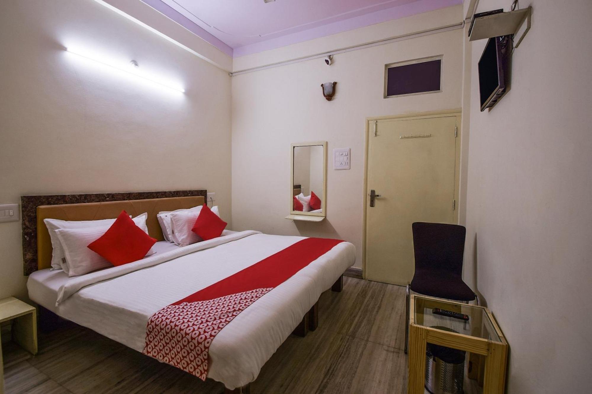 OYO 15212 Hotel Seema Udaipur Buitenkant foto
